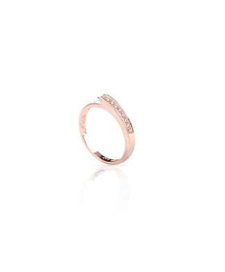 Beth ring with diamonds and 18k rose gold. Silvia Kelly jewelry, Lake Como Italy